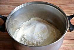 Тесто для пирожков на сковороде на воде - шаг 4 Тесто для пирожков на сковороде на воде - шаг 4