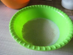 Дрожжевое тесто для сладкого рулета с ванилью - шаг 2