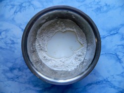 Тесто для вареников на кефире - шаг 4 Тесто для вареников на кефире - шаг 4