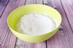 Тесто на молоке без дрожжей - шаг 1 Тесто на молоке без дрожжей - шаг 1