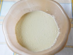 Тесто на молоке для пирога - шаг 1 Тесто на молоке для пирога - шаг 1