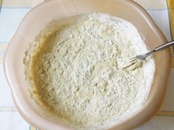 Тесто на молоке для пирога - шаг 2 Тесто на молоке для пирога - шаг 2