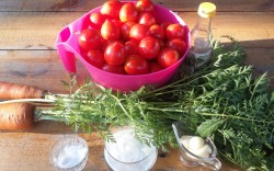 Помидоры с морковной ботвой и лаврушкой на зиму - шаг 1 Помидоры с морковной ботвой и лаврушкой на зиму - шаг 1