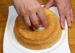 Торт Барби из мастики - шаг 1