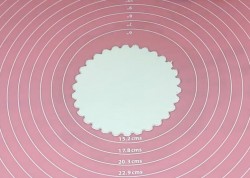 Торт Барби из мастики - шаг 12