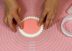 Торт Барби из мастики - шаг 13