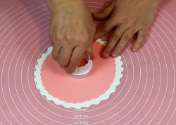 Торт Барби из мастики - шаг 14