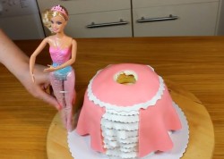 Торт Барби из мастики - шаг 16