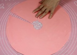 Торт Барби из мастики - шаг 10