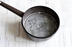 Торт без выпечки из печенья творога сметаны с фруктами - шаг 13