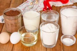 Торт бисквит Шоколад на кипятке - шаг 1