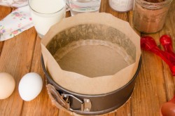 Торт бисквит Шоколад на кипятке - шаг 3