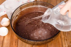 Торт бисквит Шоколад на кипятке - шаг 10