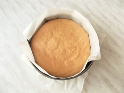 Торт бисквитный с фруктами - шаг 9