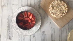 Торт из крекера рыбки на скорую руку без выпечки - шаг 12 Торт из крекера рыбки на скорую руку без выпечки - шаг 12