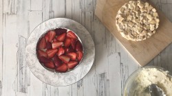 Торт из крекера рыбки на скорую руку без выпечки - шаг 14 Торт из крекера рыбки на скорую руку без выпечки - шаг 14