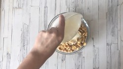 Торт из крекера рыбки на скорую руку без выпечки - шаг 3 Торт из крекера рыбки на скорую руку без выпечки - шаг 3