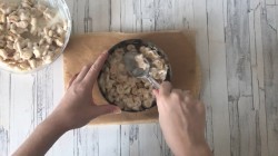 Торт из крекера рыбки на скорую руку без выпечки - шаг 5 Торт из крекера рыбки на скорую руку без выпечки - шаг 5