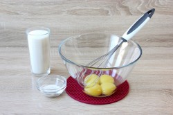 Торт из шоколадного печенья без выпечки - шаг 3 Торт из шоколадного печенья без выпечки - шаг 3