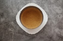 Торт карамелизированный с бананами - шаг 3 Торт карамелизированный с бананами - шаг 3