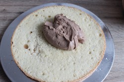 Торт красная Машина из крема - шаг 4