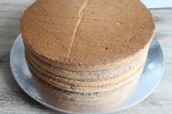 Торт красная Машина из крема - шаг 5