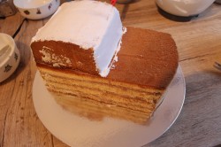 Торт красная Машина из крема - шаг 8