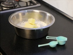 Торт Наполеон со сливочным кремом и ванильным вкусом - шаг 1