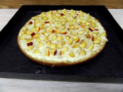 Бисквитный торт персиковый со сливочным кремом - шаг 11