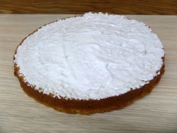 Бисквитный торт персиковый со сливочным кремом - шаг 12