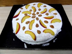 Бисквитный торт персиковый со сливочным кремом - шаг 13