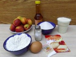 Бисквитный торт персиковый со сливочным кремом - шаг 1