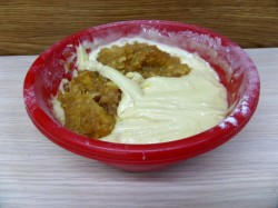 Бисквитный торт персиковый со сливочным кремом - шаг 5