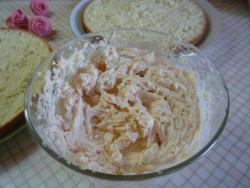 торт бисквитный с мастикой Розовая мечта  - шаг 8