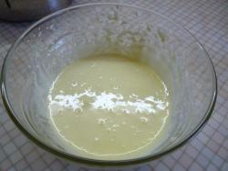 торт бисквитный с мастикой Розовая мечта  - шаг 3