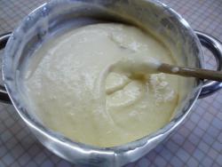 торт бисквитный с мастикой Розовая мечта  - шаг 5