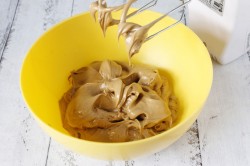 Торт с бананом и сгущенкой вареной - шаг 6 Торт с бананом и сгущенкой вареной - шаг 6