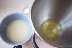 Торт с цветами из крема - шаг 10 Торт с цветами из крема - шаг 10