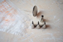 Торт с цветами из крема - шаг 13 Торт с цветами из крема - шаг 13