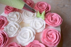 Торт с цветами из крема - шаг 19 Торт с цветами из крема - шаг 19