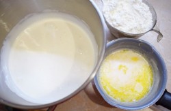 Торт с цветами из крема - шаг 2 Торт с цветами из крема - шаг 2