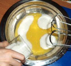 Ягодный торт с клубникой - шаг 3 Ягодный торт с клубникой - шаг 3