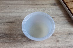 Творожный торт с желатином печеньем без выпечки - шаг 3 Творожный торт с желатином печеньем без выпечки - шаг 3