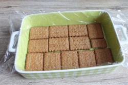 Творожный торт с желатином печеньем без выпечки - шаг 4 Творожный торт с желатином печеньем без выпечки - шаг 4