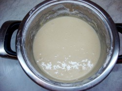 Торт в мультиварке со сгущенкой - шаг 6 Торт в мультиварке со сгущенкой - шаг 6