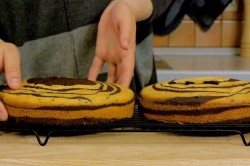 Торт Зебра на сметане и кефире - шаг 15