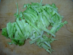 Тушеная капуста с кабачками в мультиварке - шаг 4 Тушеная капуста с кабачками в мультиварке - шаг 4