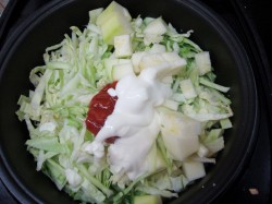 Тушеная капуста с кабачками в мультиварке - шаг 6 Тушеная капуста с кабачками в мультиварке - шаг 6