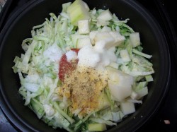 Тушеная капуста с кабачками в мультиварке - шаг 7 Тушеная капуста с кабачками в мультиварке - шаг 7