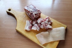 Тушеная капуста со свининой - шаг 2